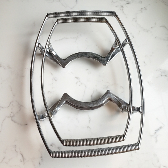 Vintage Corningware Metal Trivets for Casserole Dishes, set of Two - Picture 3 of 7